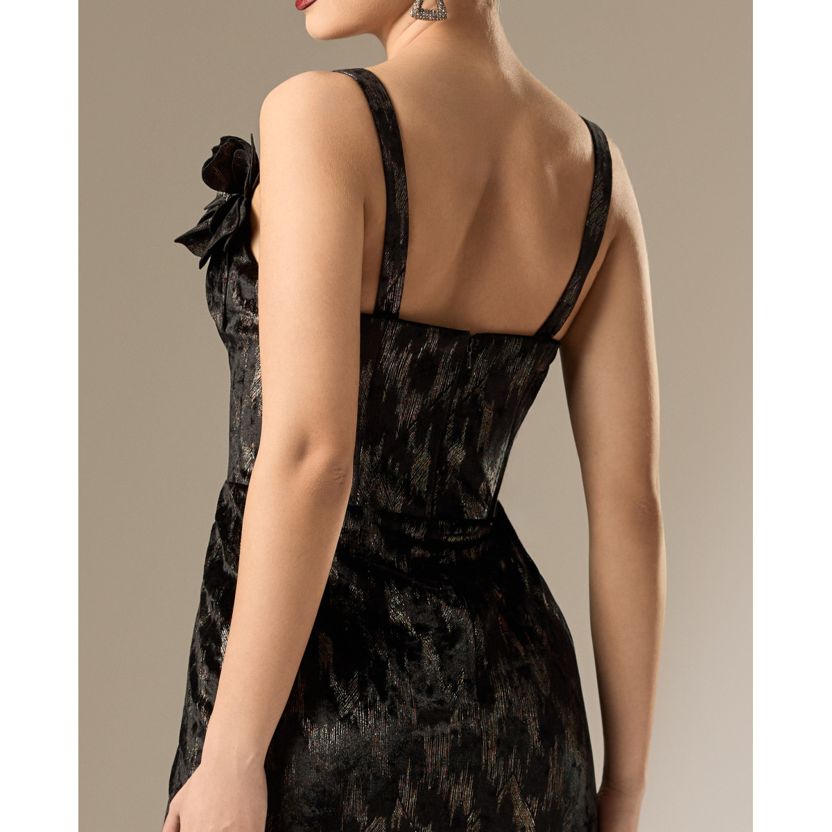 Rochie Lunga din Catifea Neagra cu Insertii Aurii