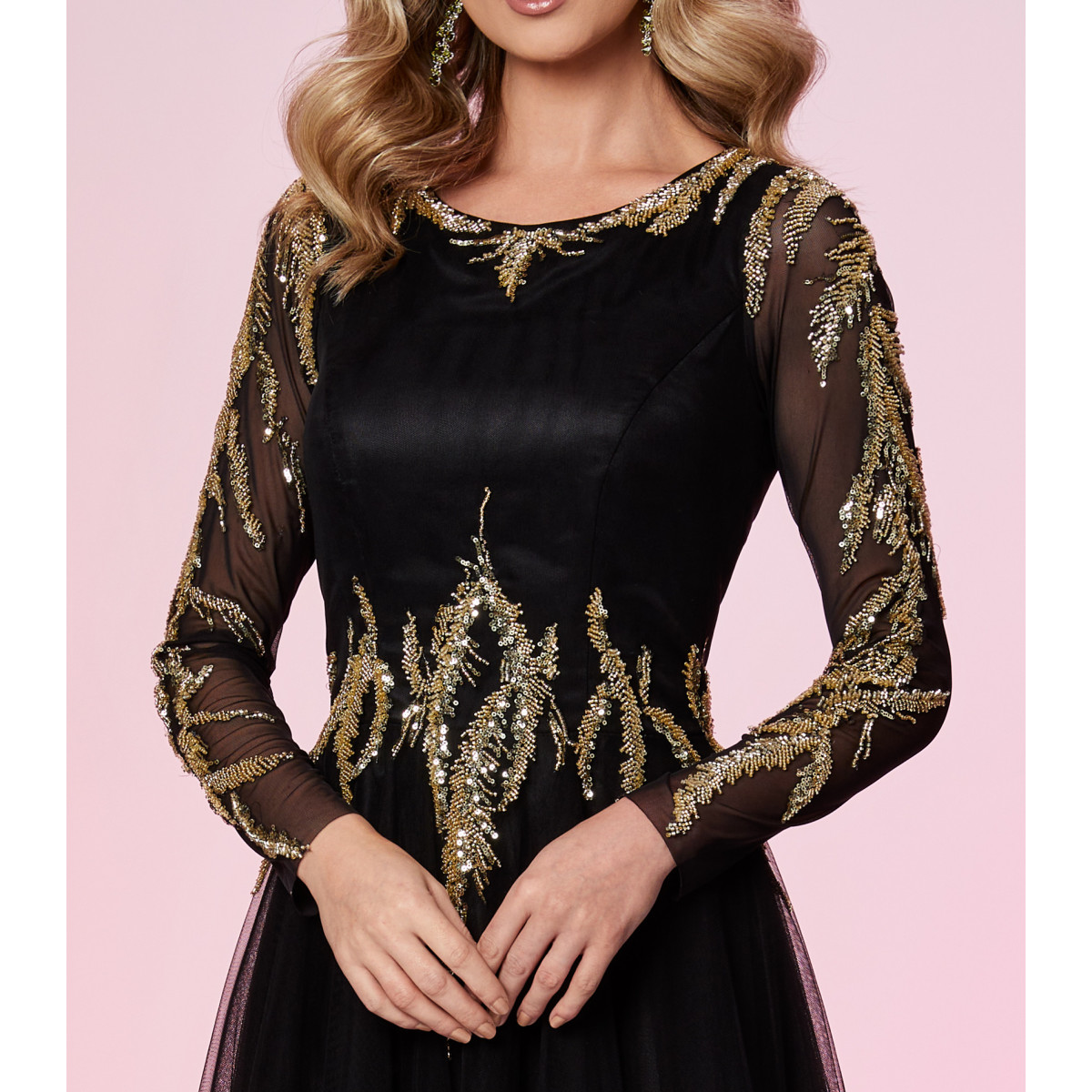 Rochie neagra ornata cu dantela