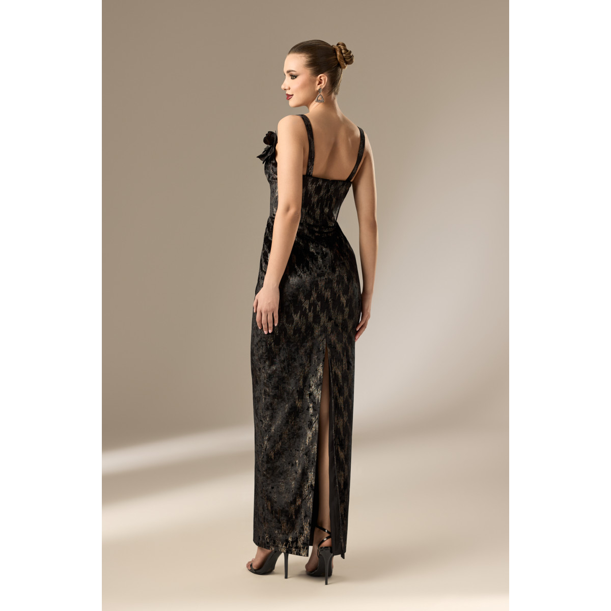 Rochie Lunga din Catifea Neagra cu Insertii Aurii