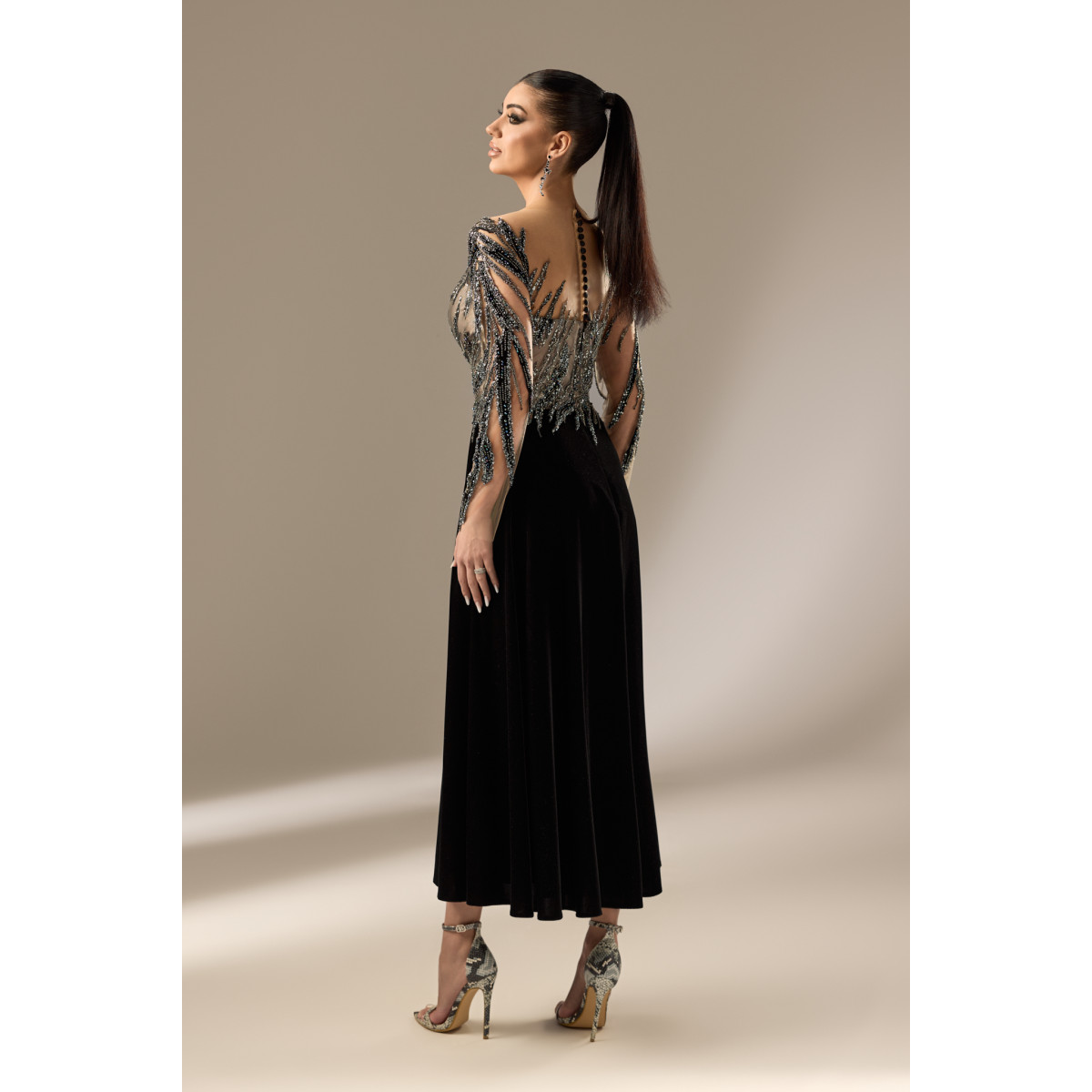 Rochie Neagră cu Aplicații Midnight